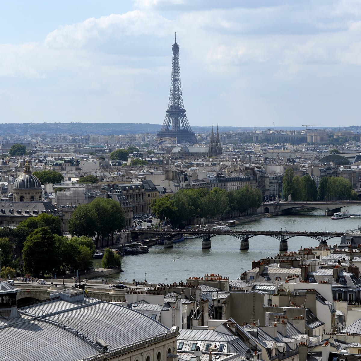 EIFFEL TOWER SUMMIT & LOUVRE PARIS TheTravelShots