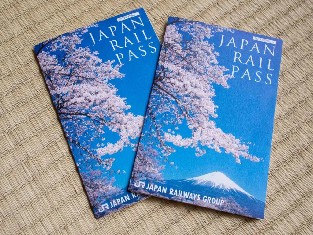 JAPAN TRAVEL TIPS - 15 ESSENTIAL THINGS TO KNOW