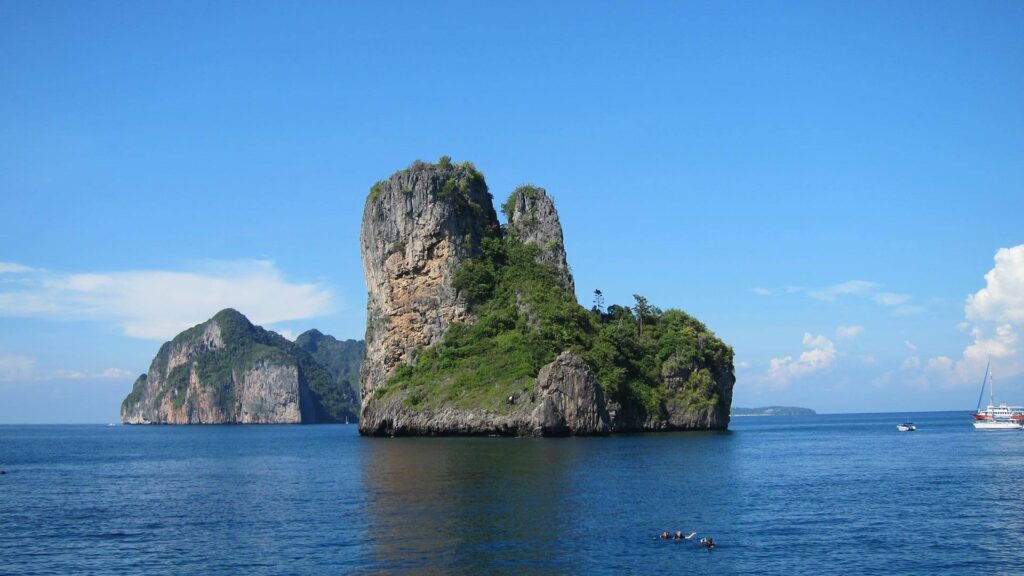 Islands Near Phi Phi 