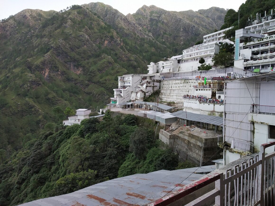 places to visit near vaishno devi in march